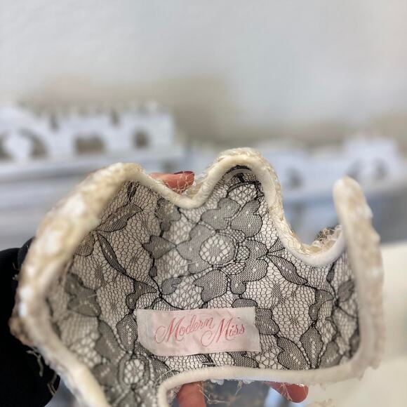 Modern Miss 1950s Sequin and Lace Cap Hat - Picture 4 of 4